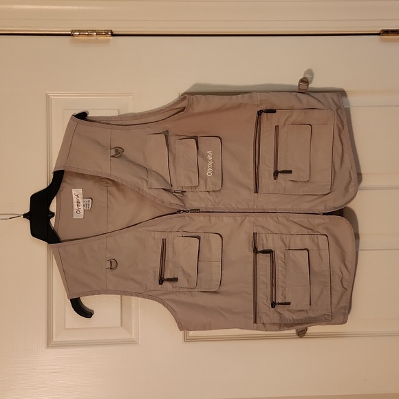 Olympia Activewear Other - OlympinA fly fishing vest large